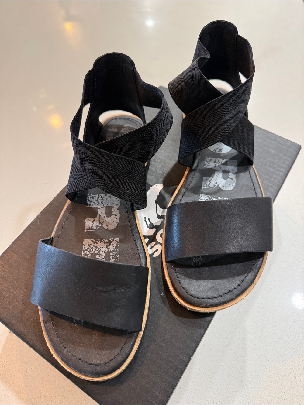 Sorel Black Leather and Elastic Wrap Sandals sz 8